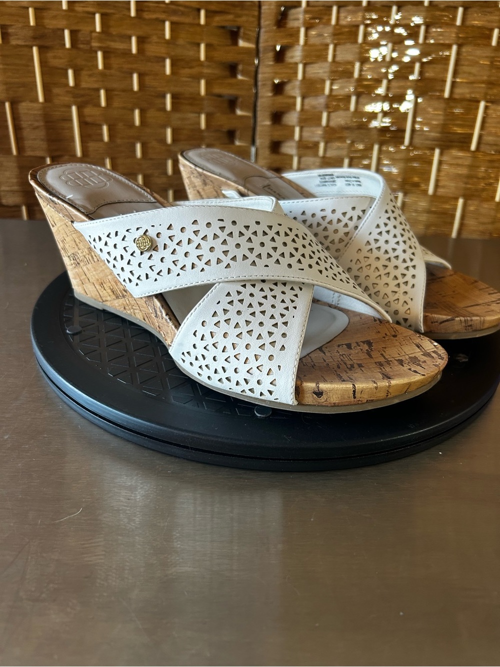 Dana Buchman White Perforated Cork Wedge Slide Sandals Women’s 10M